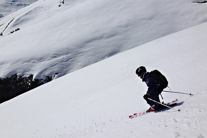 Steile Skiabfahrt Steile Skiabfahrt